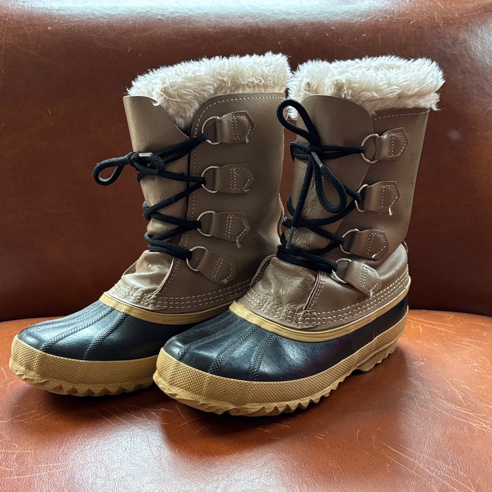 SOREL Caribou Buff color Winter Boots, Faux Fur & WOOL lining, Made in Canada